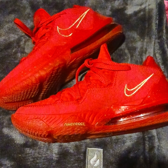 NIKE LEBRON 17 (XVII) LOW PH TITAN MANILA WORLD SIZE 7.5 MENS (RED) - Picture 3 of 3